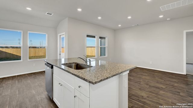 1061 ARGONNE FOREST, Seguin, TX 78155