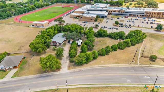 1210 W Avenue D, Belton, TX 76513