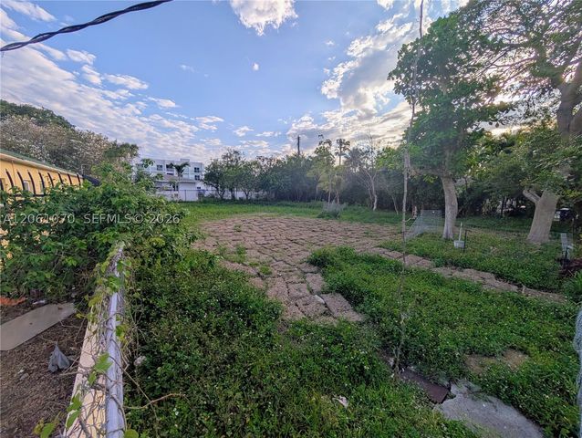 660 NE 86th St, Miami, FL 33138