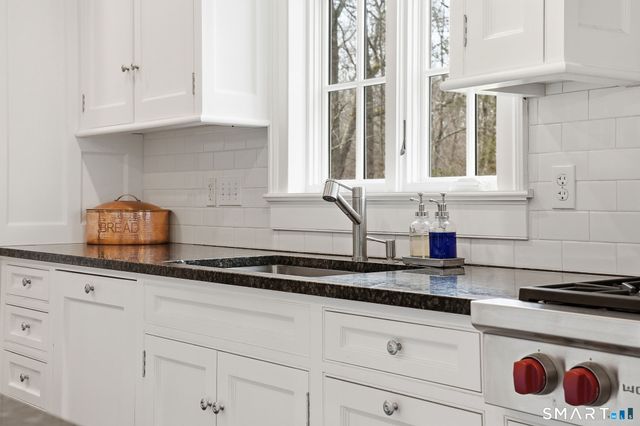 12 Matson Ridge, Old Lyme, CT 06371