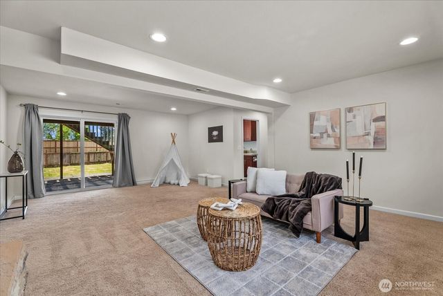 18711 64th Avenue W, Lynnwood, WA 98037