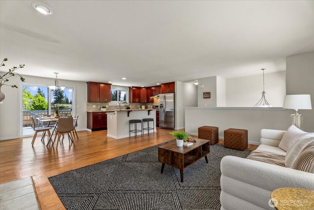 18711 64th Avenue W, Lynnwood, WA 98037