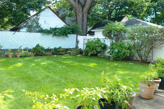 13927 225th Street, Laurelton, NY 11413