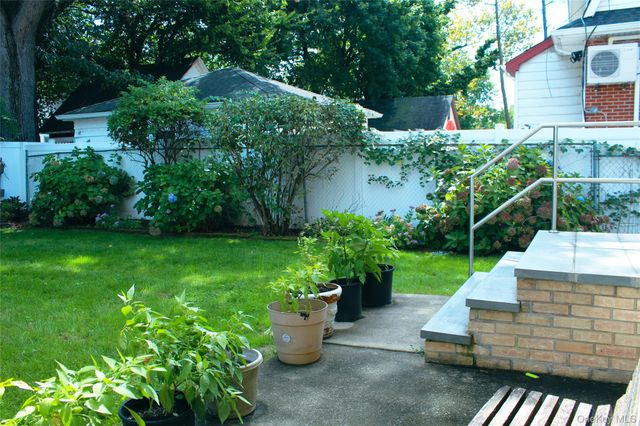 13927 225th Street, Laurelton, NY 11413