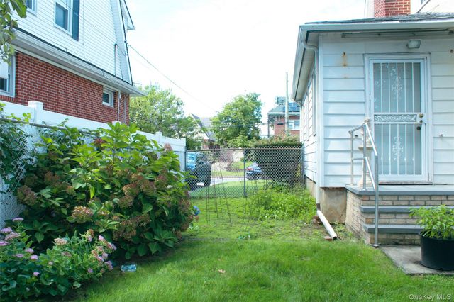 13927 225th Street, Laurelton, NY 11413