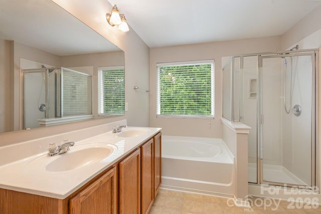 6442 Ridgeview Commons Drive, Charlotte, NC 28269