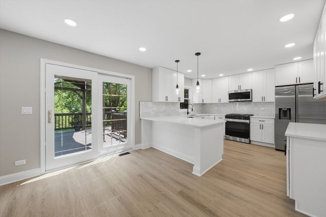 308 Homewood Drive, Bolingbrook, IL 60440