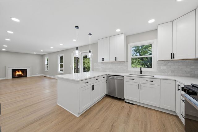 308 Homewood Drive, Bolingbrook, IL 60440