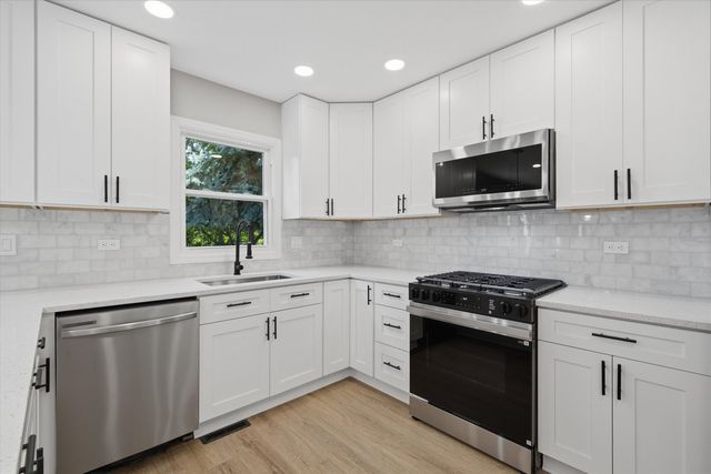 308 Homewood Drive, Bolingbrook, IL 60440