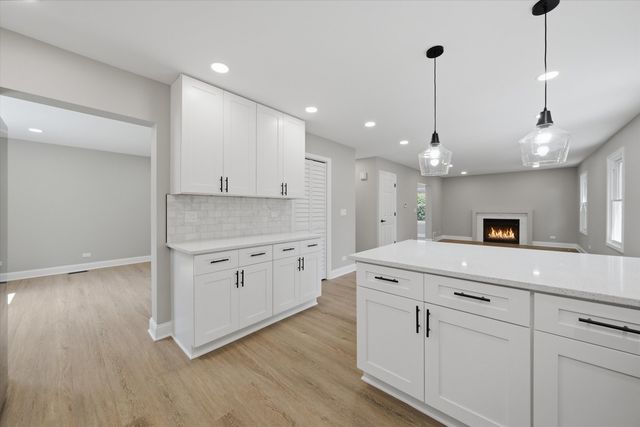308 Homewood Drive, Bolingbrook, IL 60440
