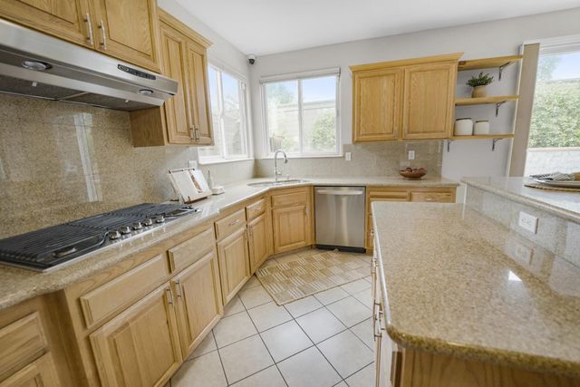 653 Lilja Ct, Roseville, CA 95678