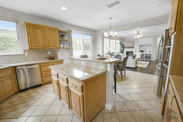 653 Lilja Ct, Roseville, CA 95678