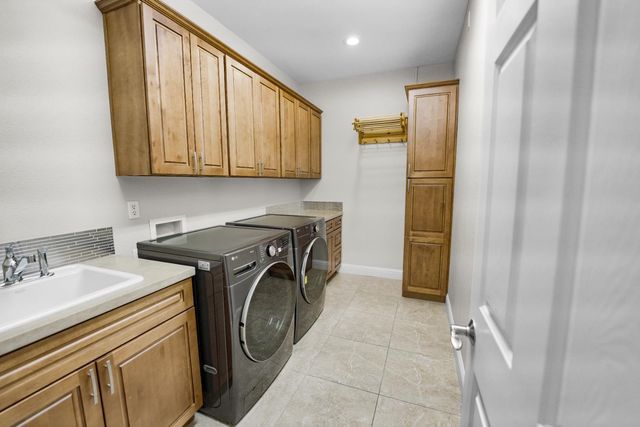 653 Lilja Ct, Roseville, CA 95678