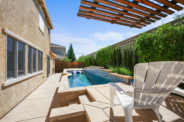 653 Lilja Ct, Roseville, CA 95678