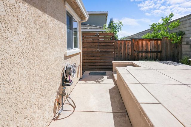653 Lilja Ct, Roseville, CA 95678