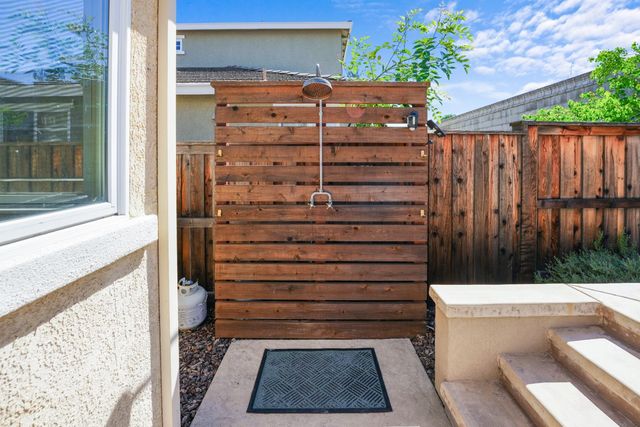 653 Lilja Ct, Roseville, CA 95678