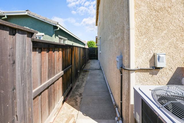 653 Lilja Ct, Roseville, CA 95678