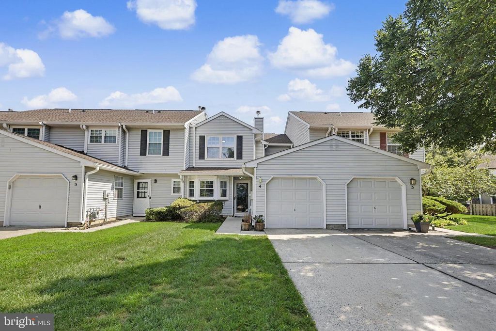 4 FAIRFAX CT, BORDENTOWN, NJ 08505 — photo 2