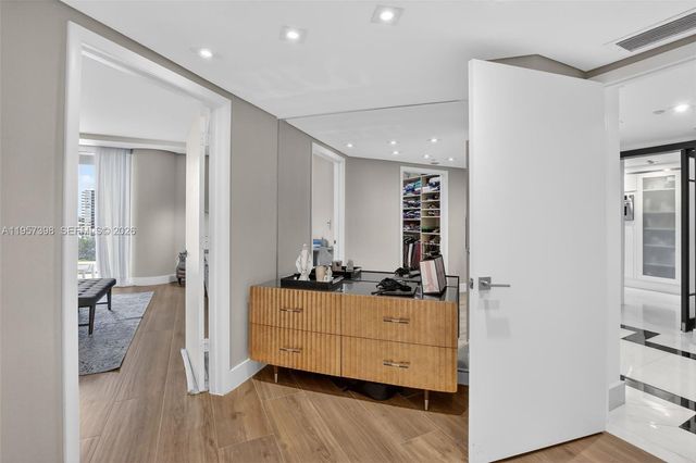 7000 Island Blvd 1109, Aventura, FL 33160