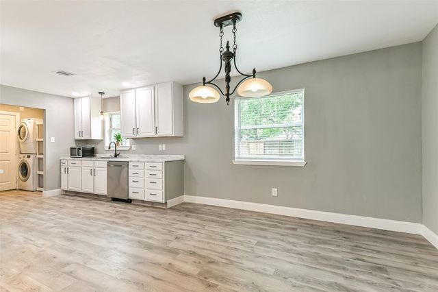 207 Woodvale Drive, League City, TX 77573