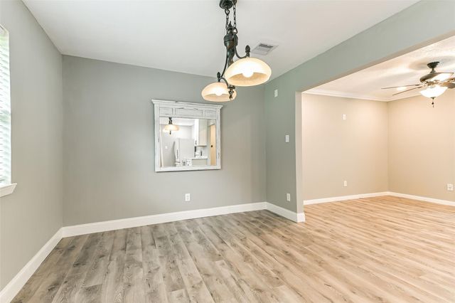 207 Woodvale Drive, League City, TX 77573