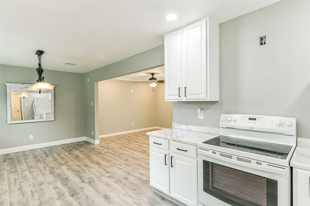 207 Woodvale Drive, League City, TX 77573