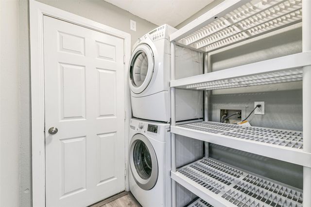 207 Woodvale Drive, League City, TX 77573