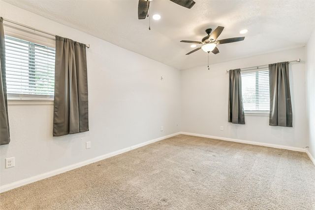 207 Woodvale Drive, League City, TX 77573
