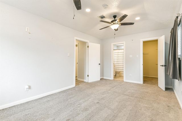 207 Woodvale Drive, League City, TX 77573
