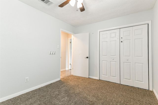207 Woodvale Drive, League City, TX 77573