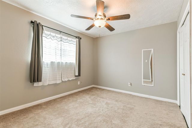 207 Woodvale Drive, League City, TX 77573