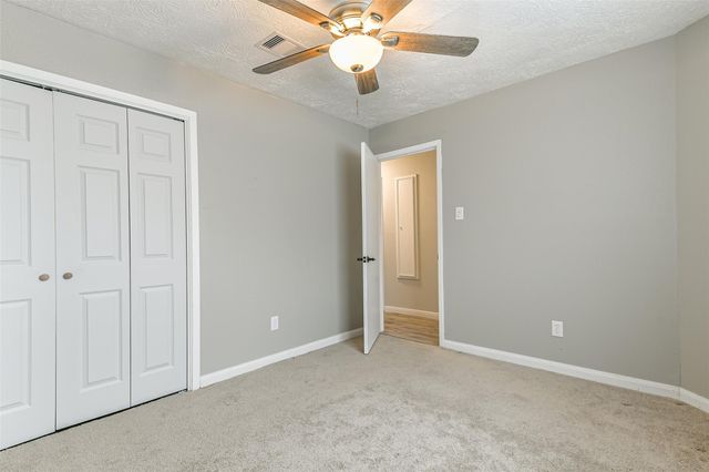 207 Woodvale Drive, League City, TX 77573