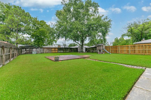 207 Woodvale Drive, League City, TX 77573