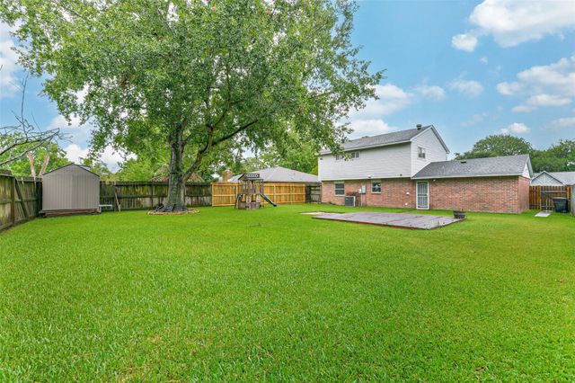 207 Woodvale Drive, League City, TX 77573