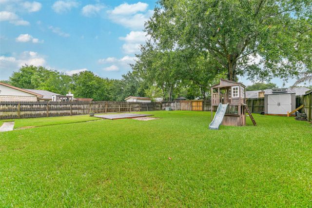 207 Woodvale Drive, League City, TX 77573