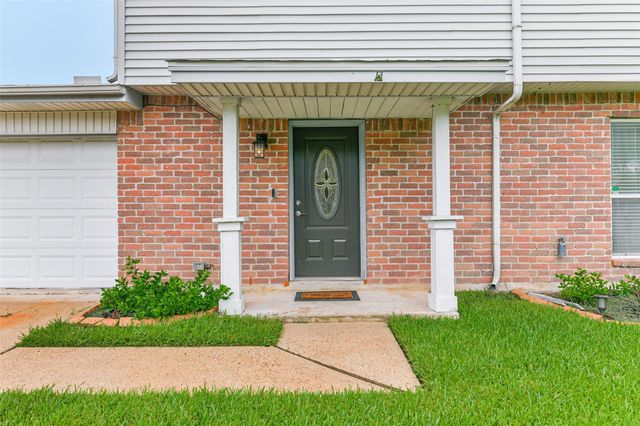 207 Woodvale Drive, League City, TX 77573