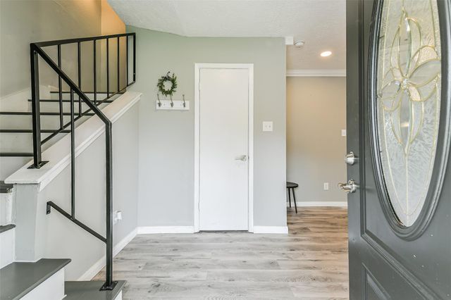 207 Woodvale Drive, League City, TX 77573