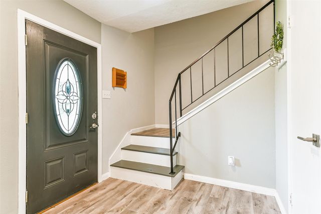 207 Woodvale Drive, League City, TX 77573