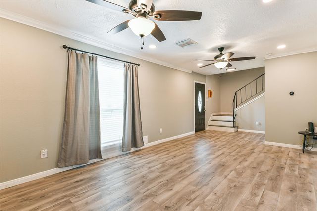 207 Woodvale Drive, League City, TX 77573