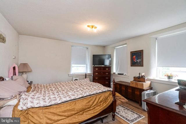 1112 W BRIDGE ST, Spring City, PA 19475