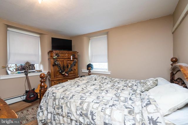 1112 W BRIDGE ST, Spring City, PA 19475