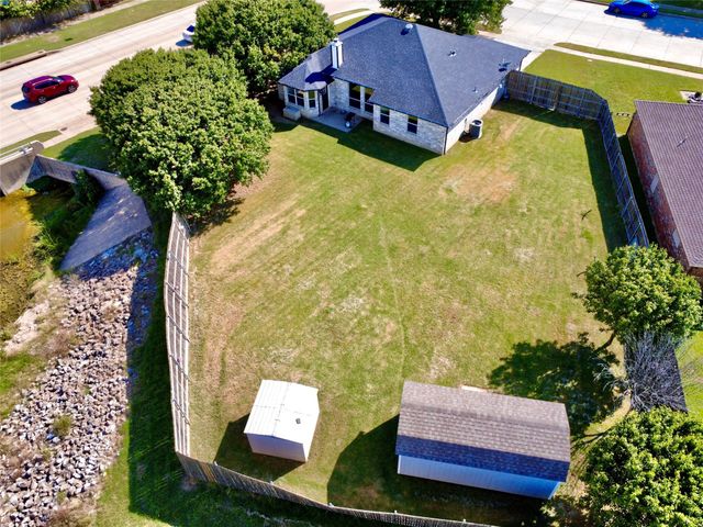 926 Morgan Drive, Burleson, TX 76028