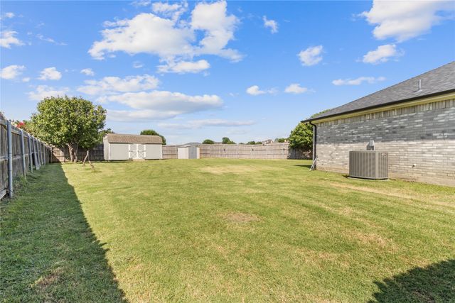 926 Morgan Drive, Burleson, TX 76028
