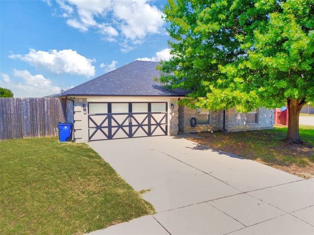 926 Morgan Drive, Burleson, TX 76028