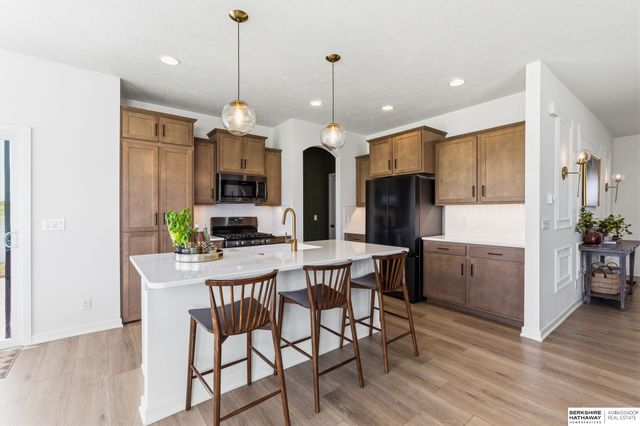 18483 Prestwick Avenue, Omaha, NE 68136