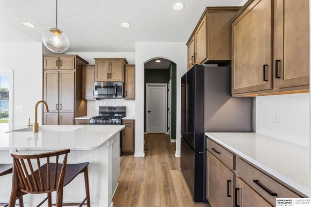 18483 Prestwick Avenue, Omaha, NE 68136
