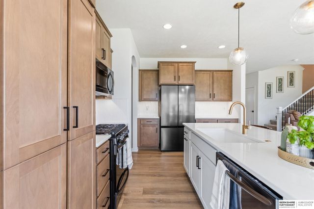 18483 Prestwick Avenue, Omaha, NE 68136
