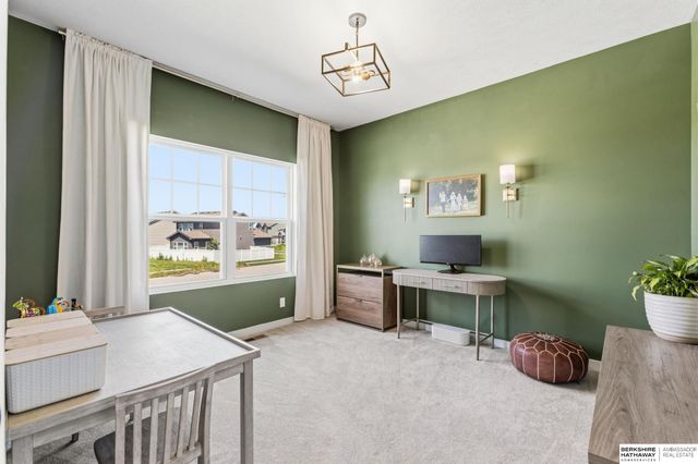 18483 Prestwick Avenue, Omaha, NE 68136