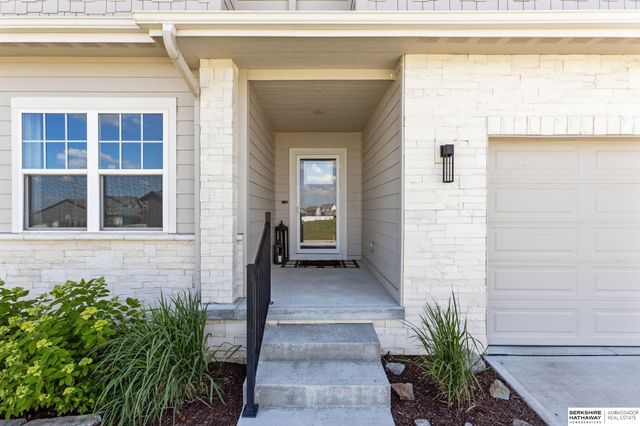 18483 Prestwick Avenue, Omaha, NE 68136