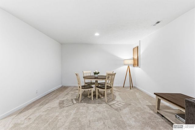 18483 Prestwick Avenue, Omaha, NE 68136